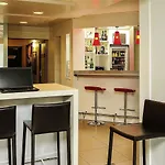 Ibis Lyon Est Hotel 3*