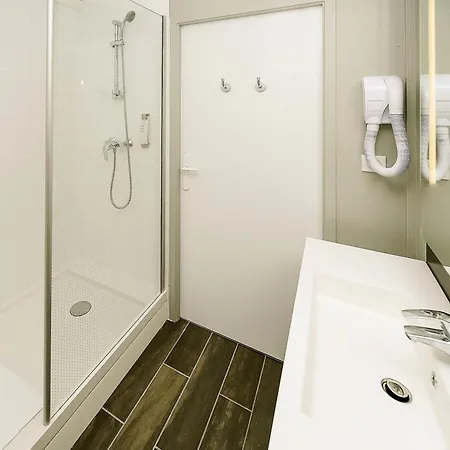 Ibis Lyon Est 3*