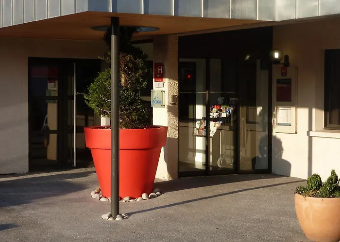 Ibis Lyon Est 3*