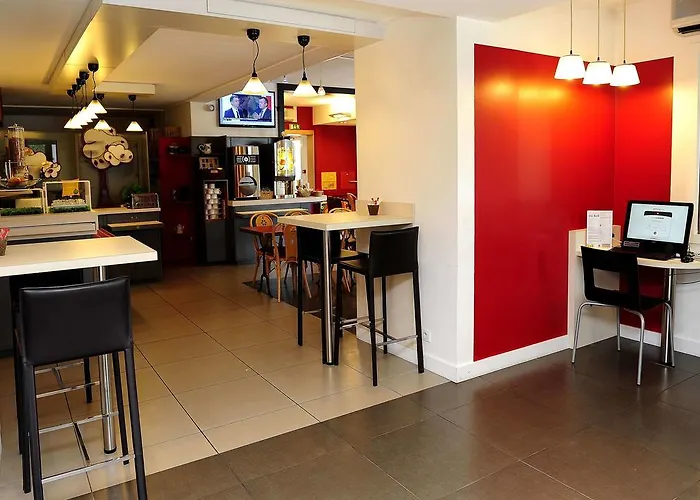 Ibis Lyon Est ביינוסט