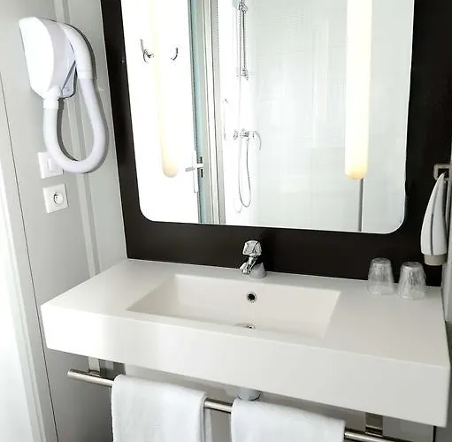 מלון Ibis Lyon Est 3*