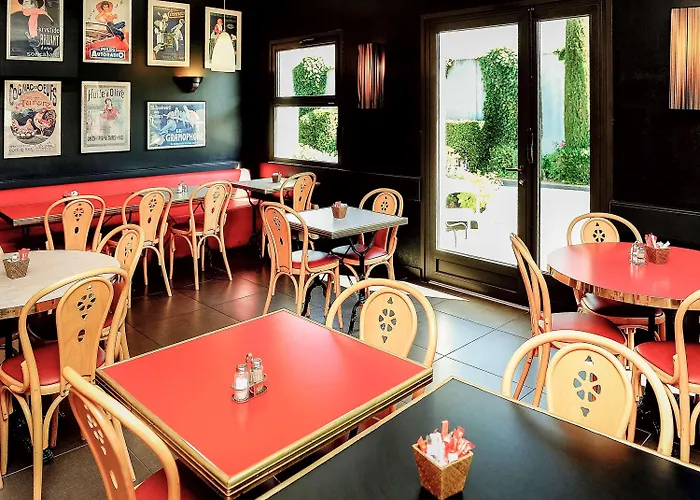 Ibis Lyon Est מלון ביינוסט