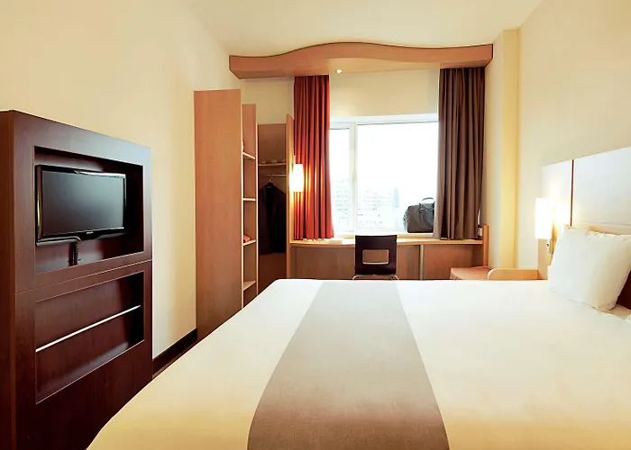 מלון Ibis Lyon Est ביינוסט