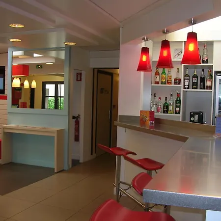 Ibis Lyon Est 3* ביינוסט