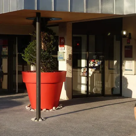 Ibis Lyon Est 3*