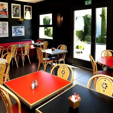מלון Ibis Lyon Est ביינוסט