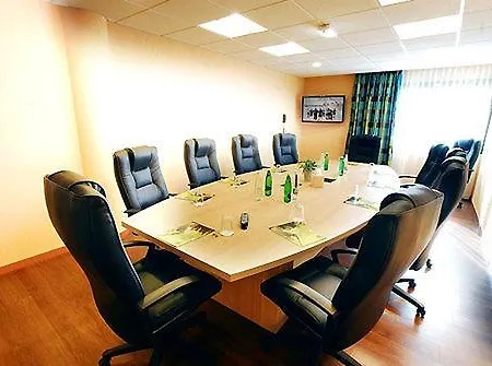 Ibis Lyon Est 베이노스트