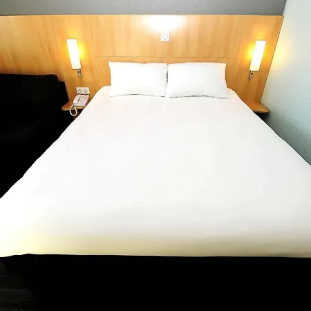 Ibis Lyon Est 베이노스트