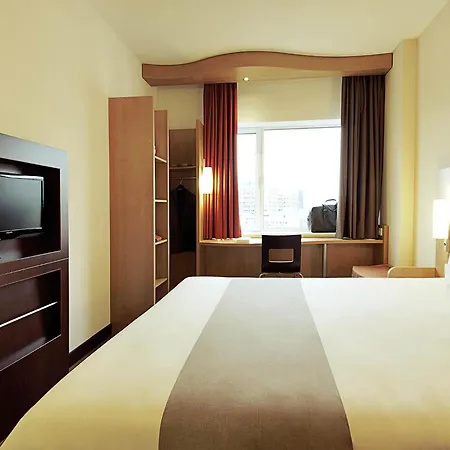 Ibis Lyon Est Hotel 3*